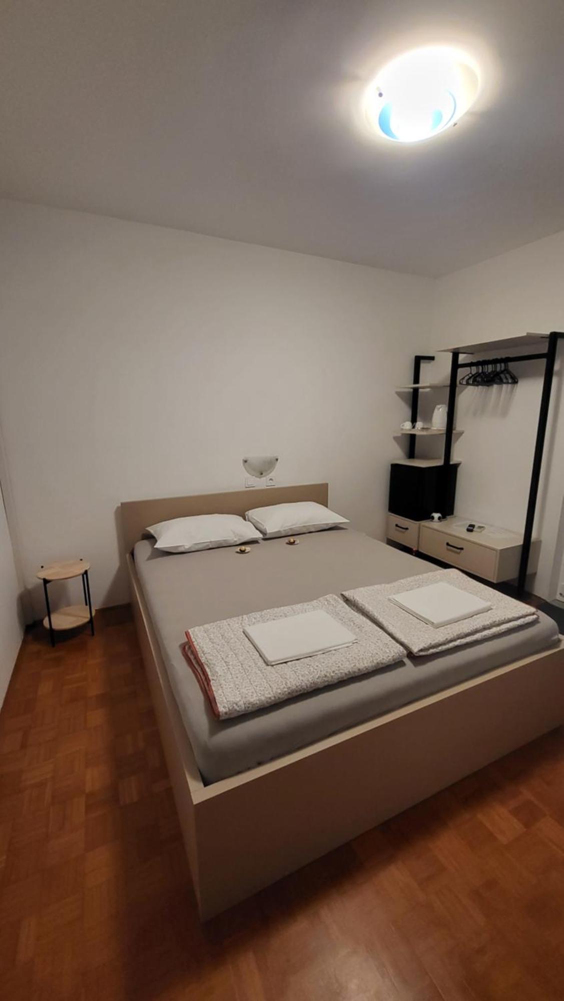 Apartments & Rooms Fam Ribaric Banjol الغرفة الصورة
