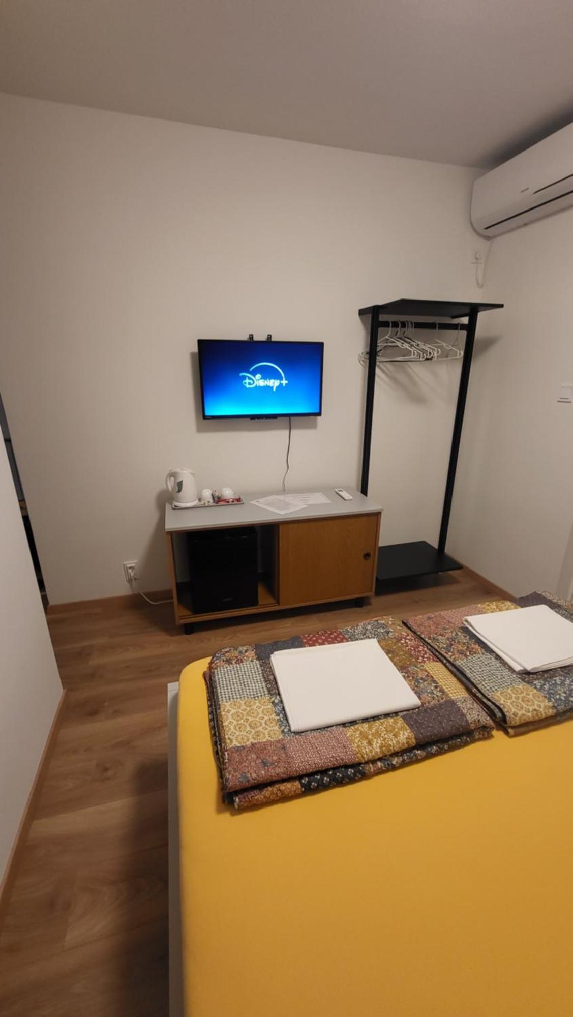 Apartments & Rooms Fam Ribaric Banjol الغرفة الصورة