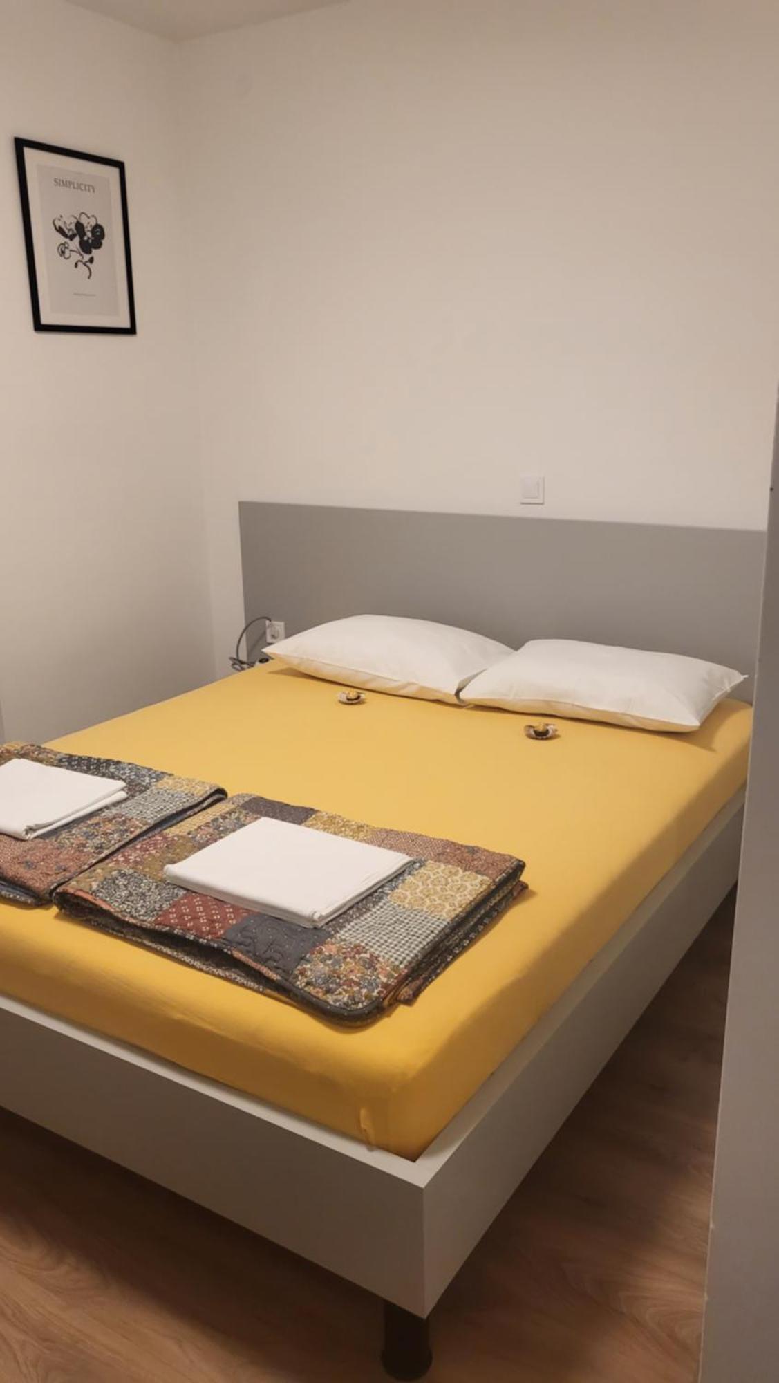 Apartments & Rooms Fam Ribaric Banjol الغرفة الصورة